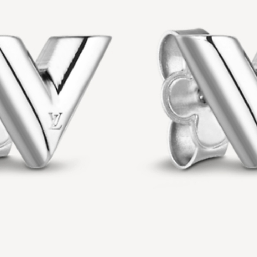 Essential v stud earrings